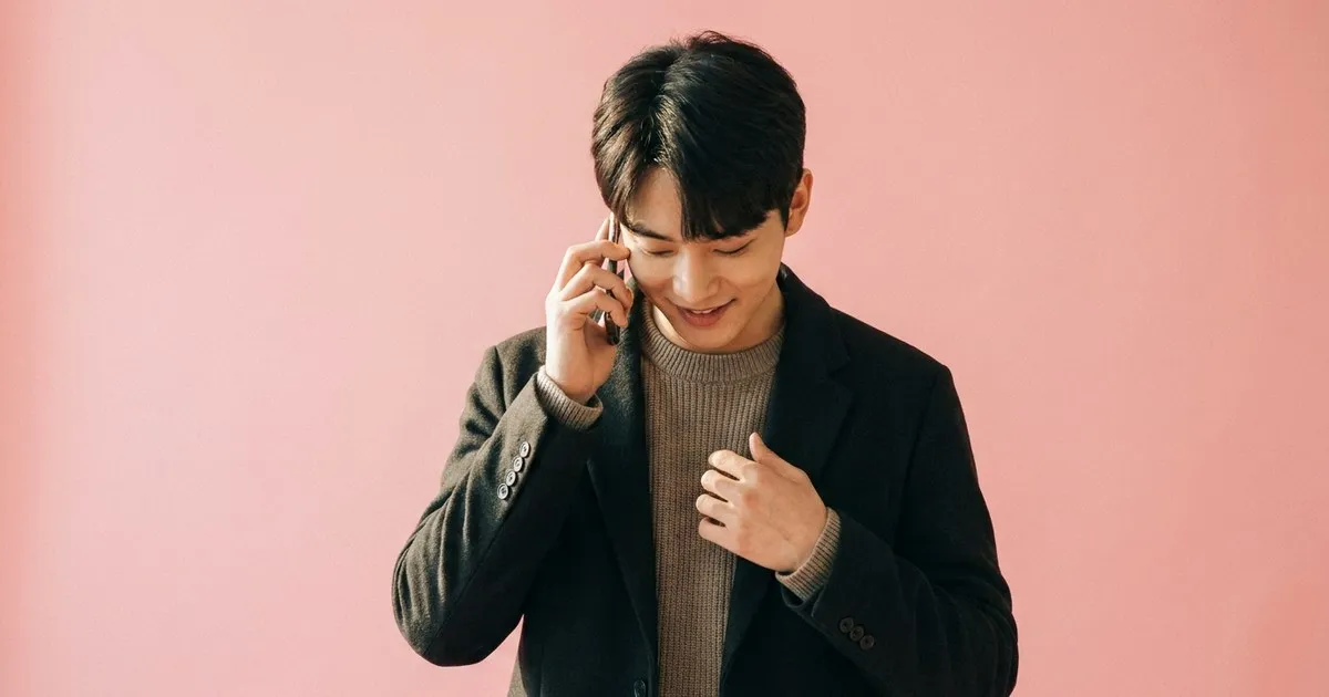 한글 어미와 영어 문장이 나란히 적힌 노트